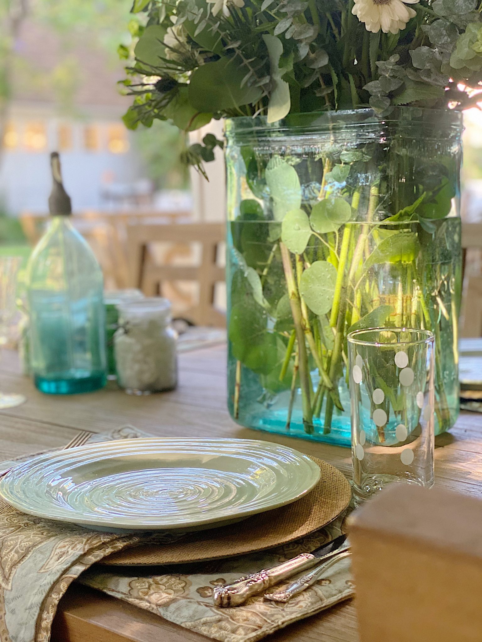 Outdoor Dining with a Beach Theme