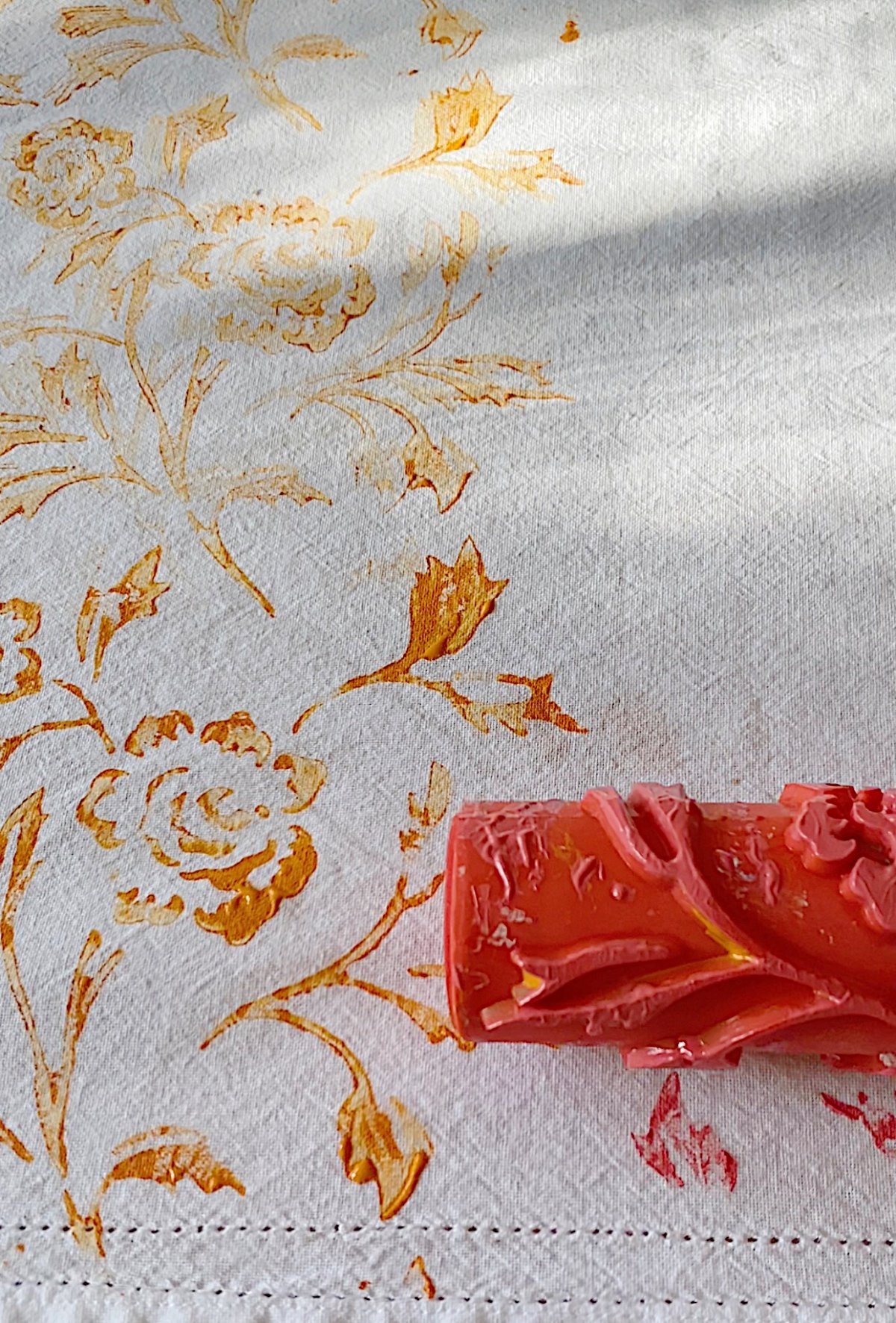 Summer Colors Tablecloth DIY with Paint and Roller