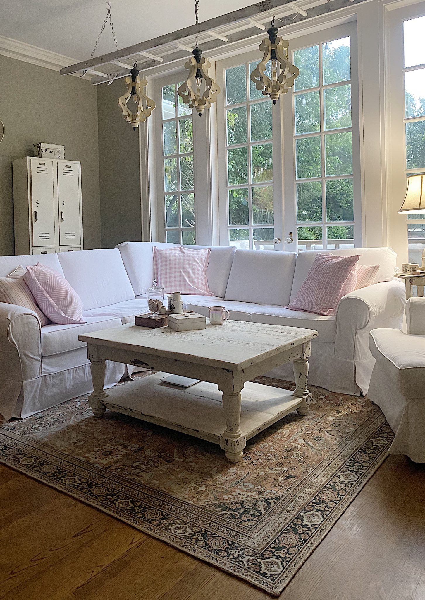 Summer Decor Ideas in the family Room