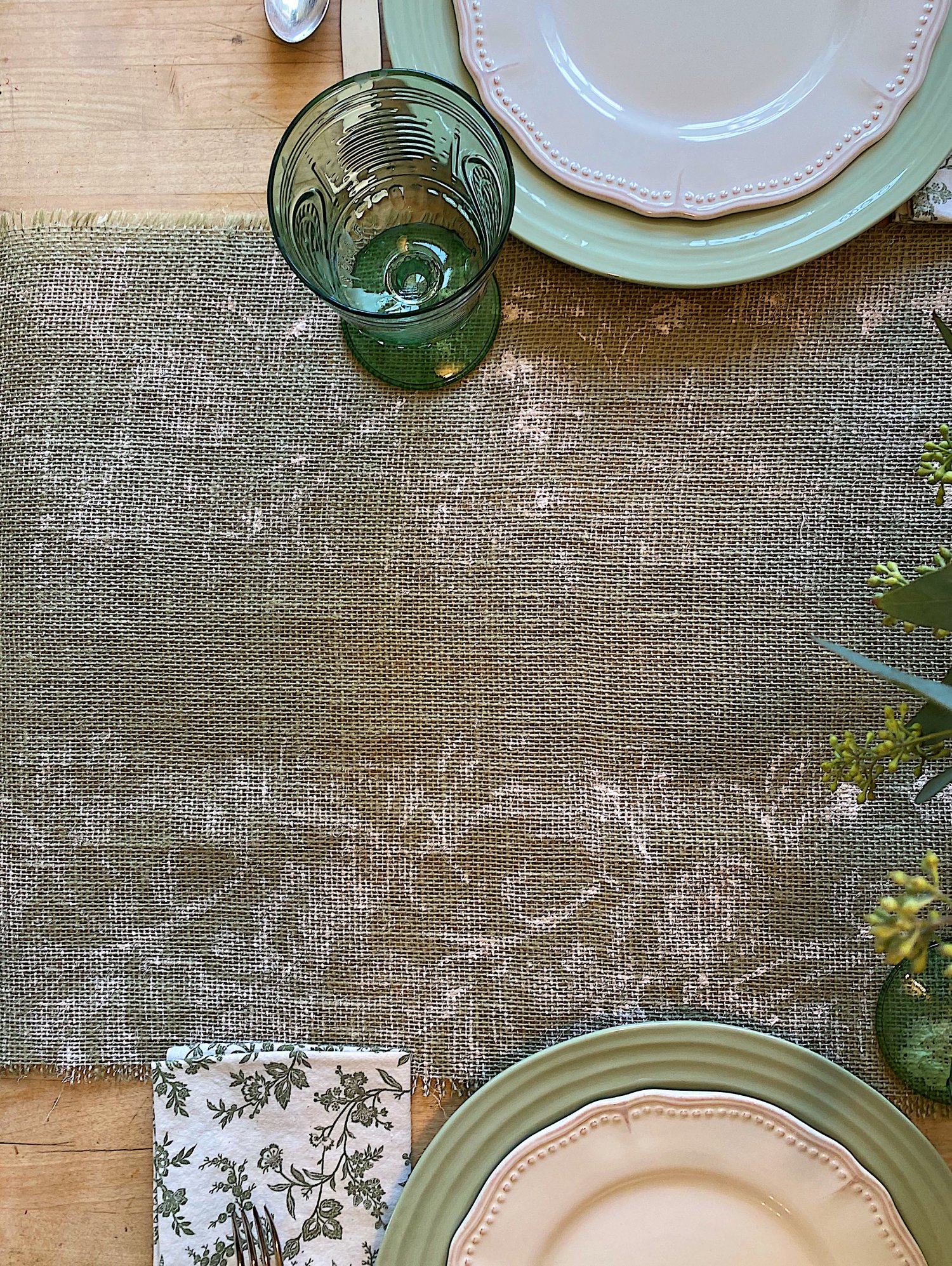 Burlap Table Runner DIY