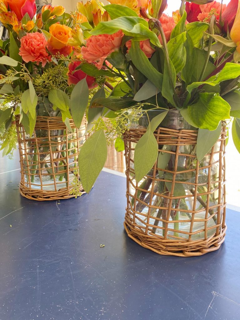 How to Arrange Flowers for the Summer Beach Dinner