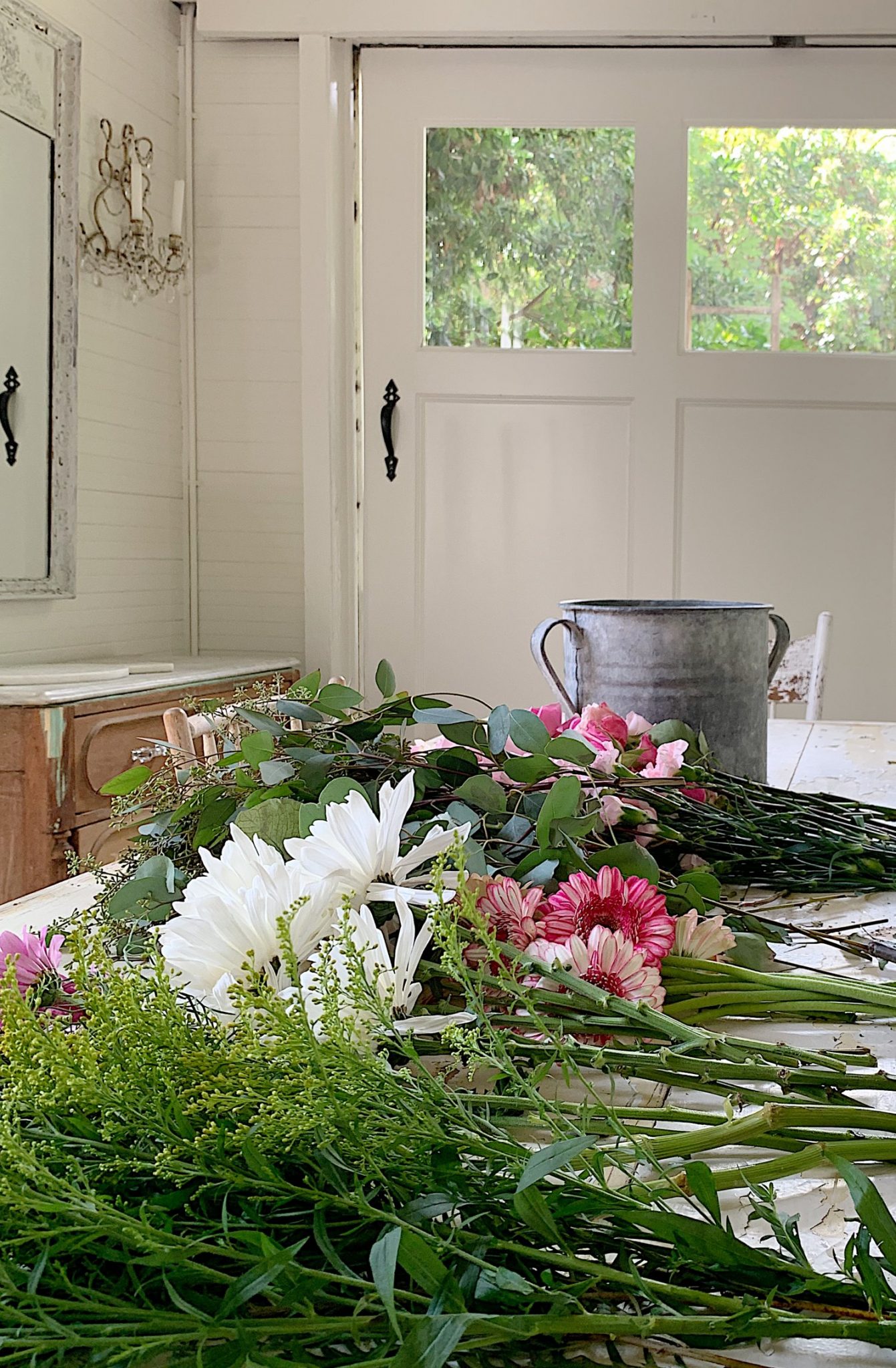 How to Keep Cut Flowers Fresh