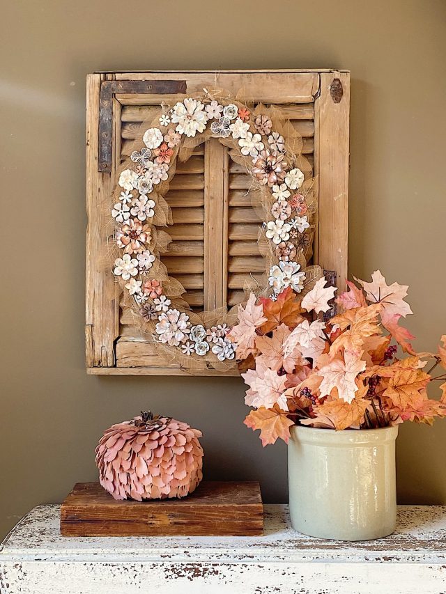 Creative Co-op Antique Brass Metal Leaf Wreath on Stand