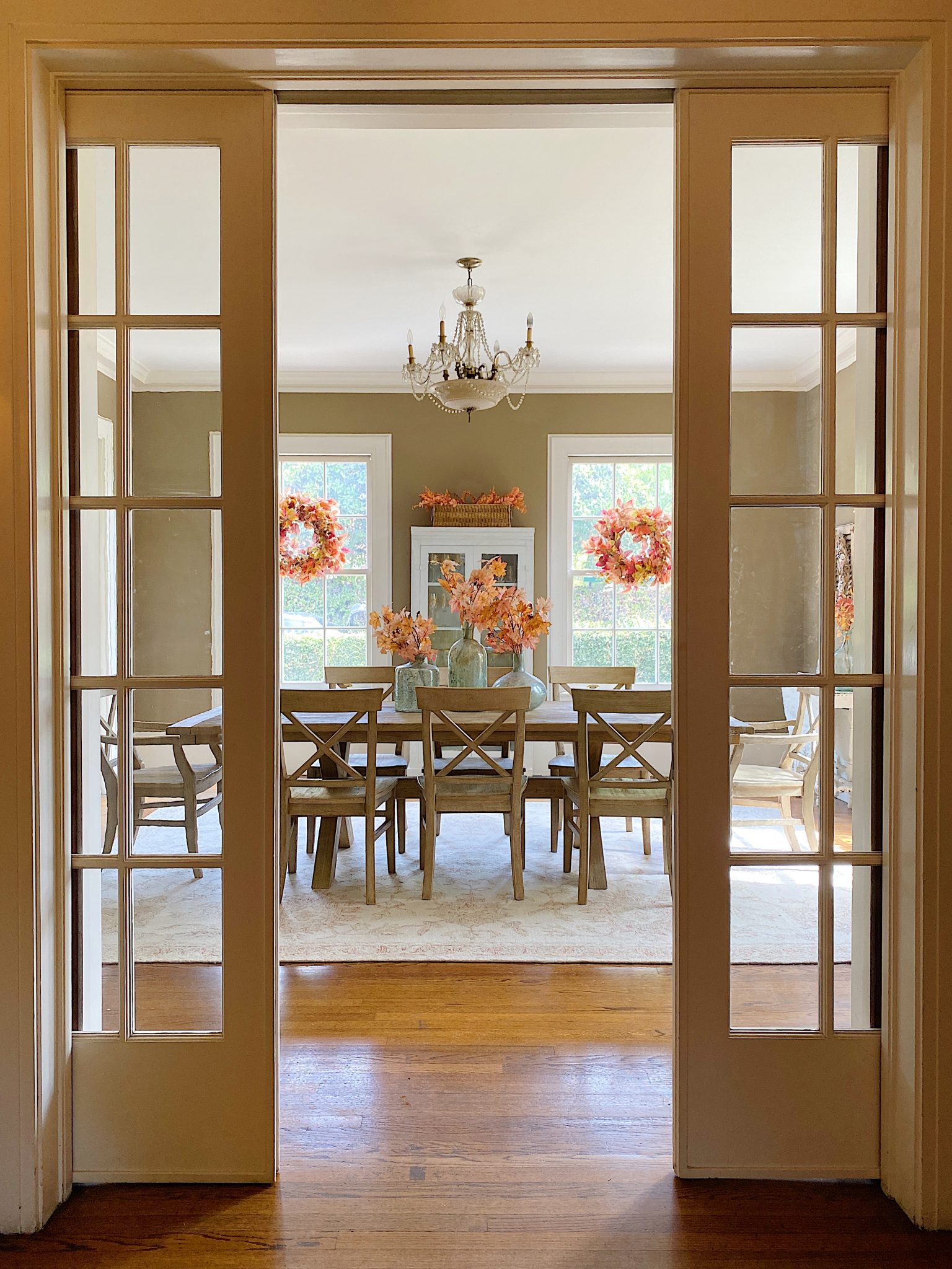 White Painted Furniture Ideas in Dining Room