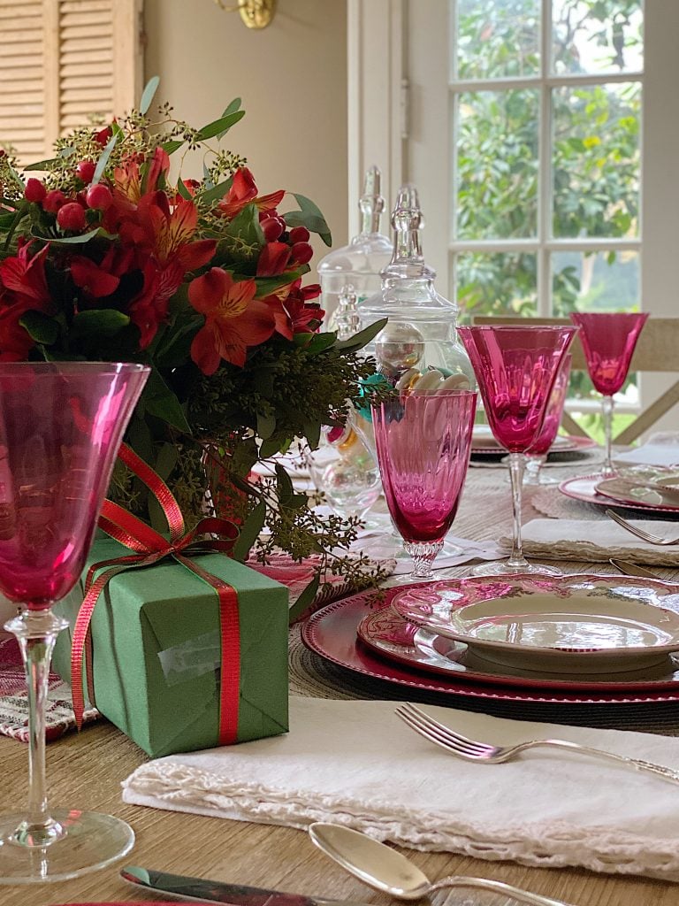 Christmas Dishes Table Decor Ideas