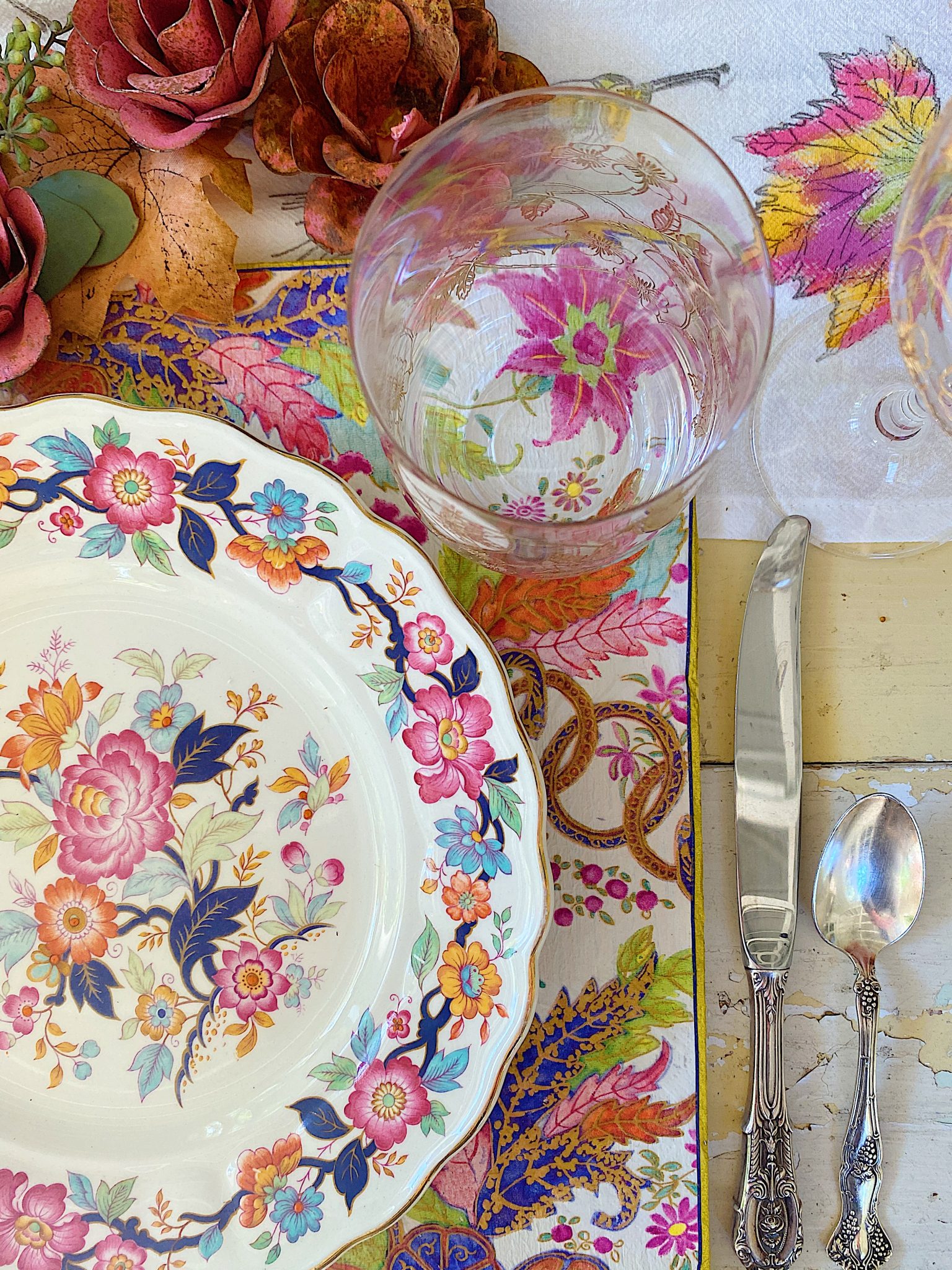 How to Decorate Wood Charger Plates