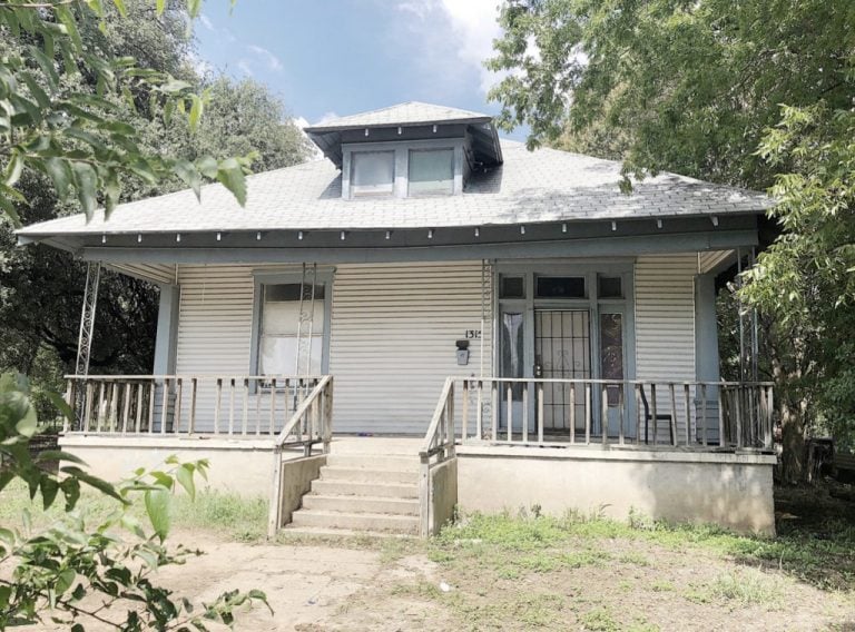 The Airbnb Waco Fixer Upper - Sunday Morning Coffee - MY 100 YEAR OLD HOME