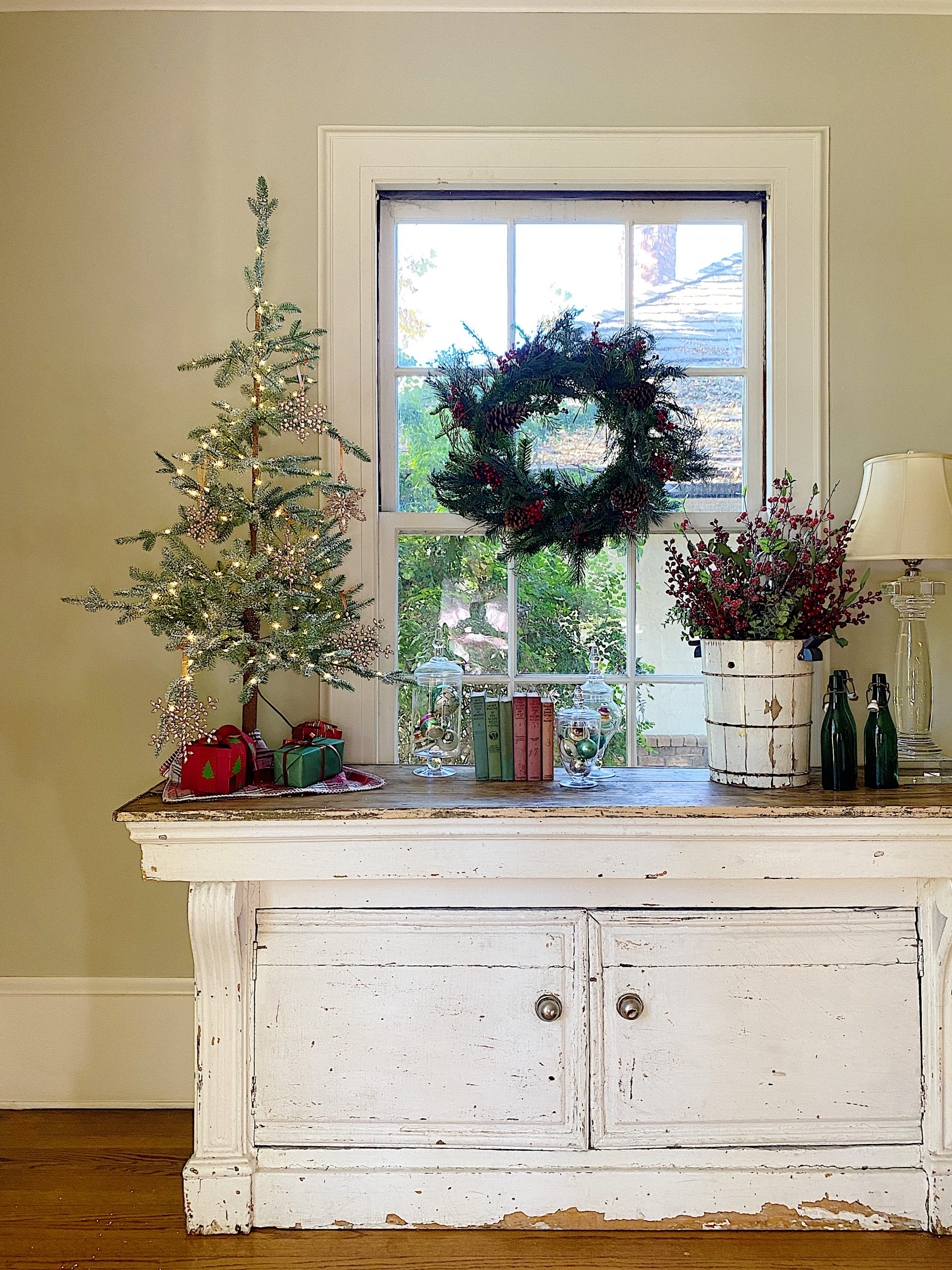 How to Decorate Your Home with a Vintage Christmas Theme - MY 100 YEAR ...