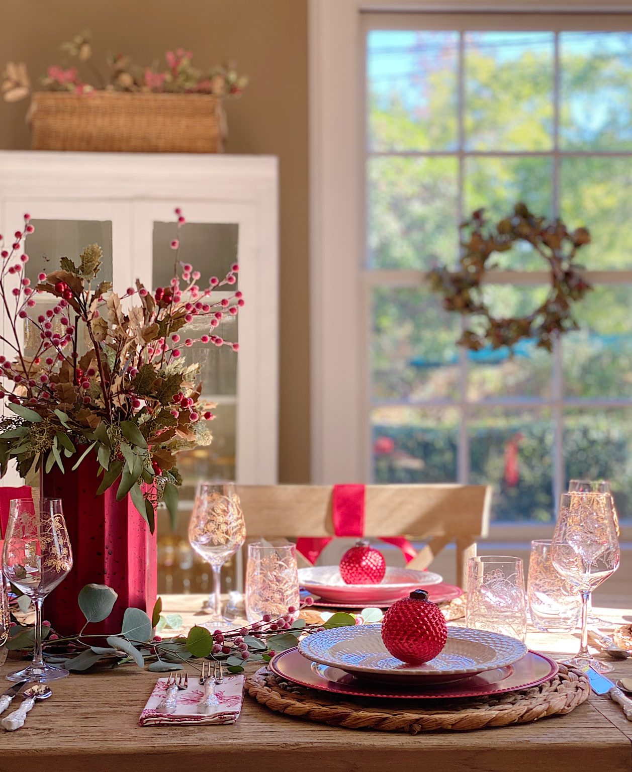 Dining Room Christmas Decor Table.