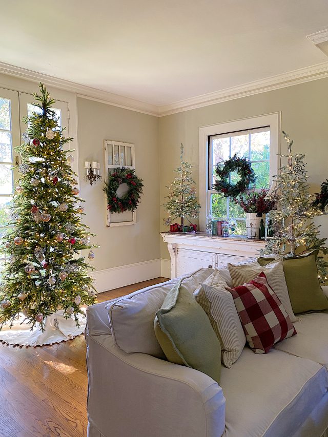 How to Decorate Your Home with a Vintage Christmas Theme - MY 100 YEAR ...