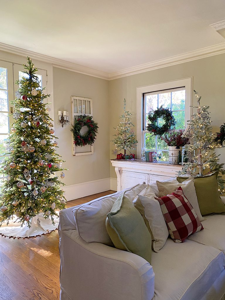 How to Decorate Your Home with a Vintage Christmas Theme