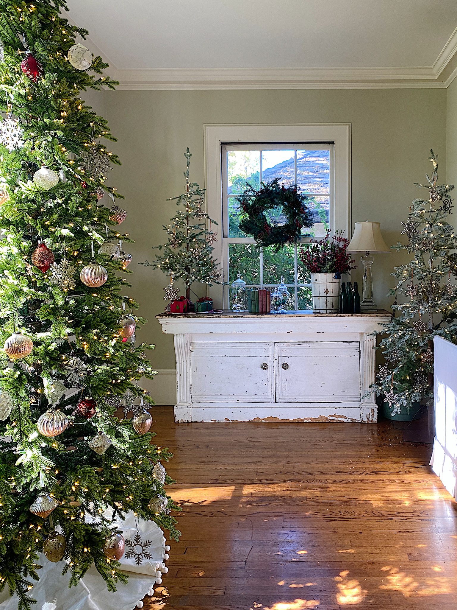 Vintage Christmas Pre Lit 9 ft Christmas Tree