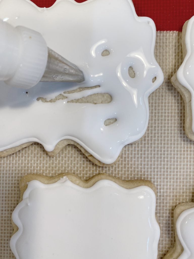 How to Frost Classic Sugar Cookies for Christmas