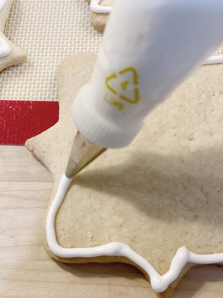 How to Frost Royal Icing Sugar Cookies for Christmas