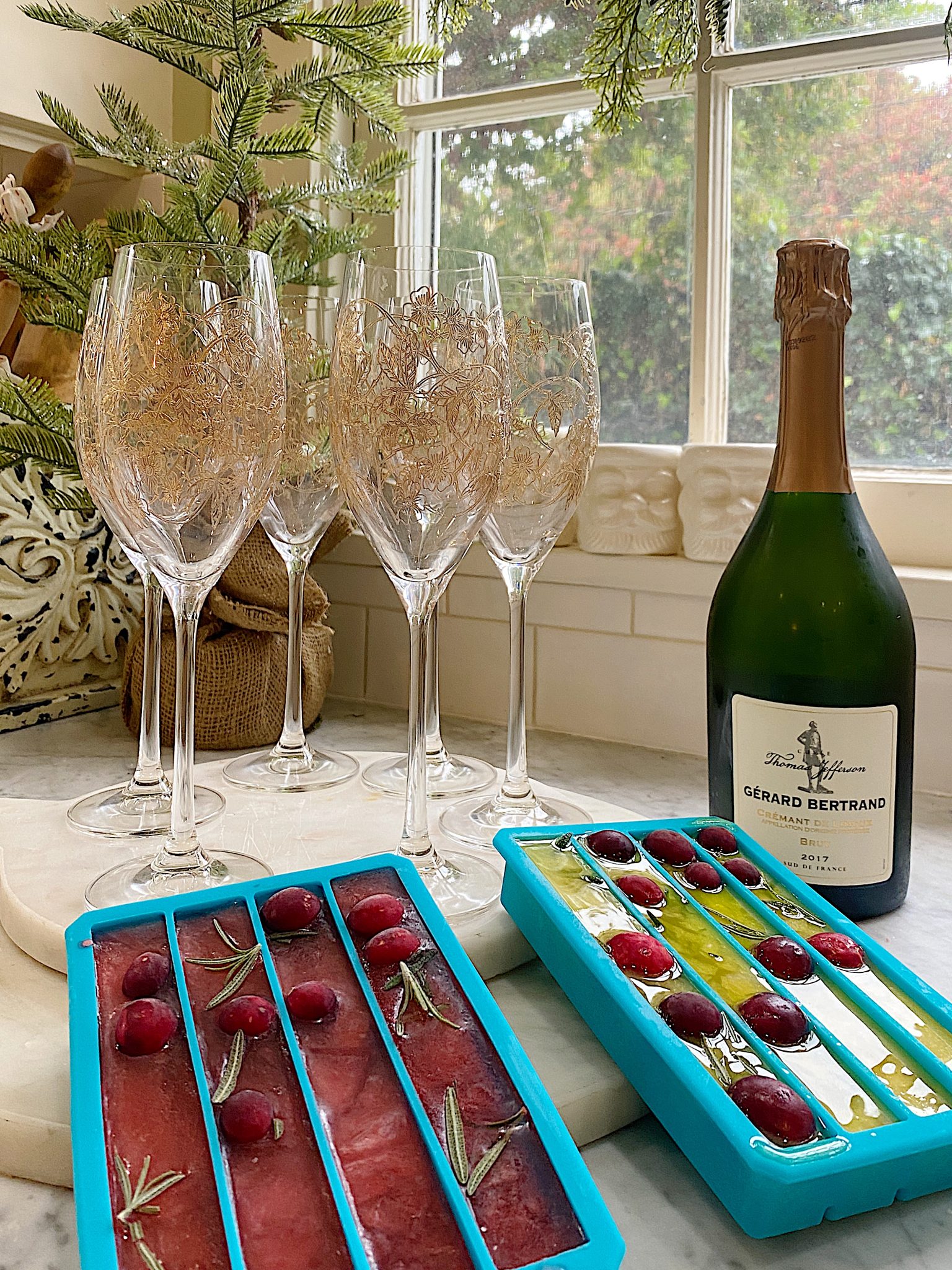How to Make a Christmas Mimosa