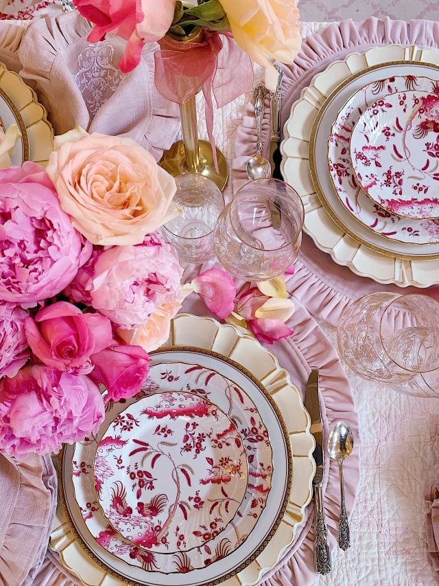 Pink Christmas Table Favorites - MY 100 YEAR OLD HOME