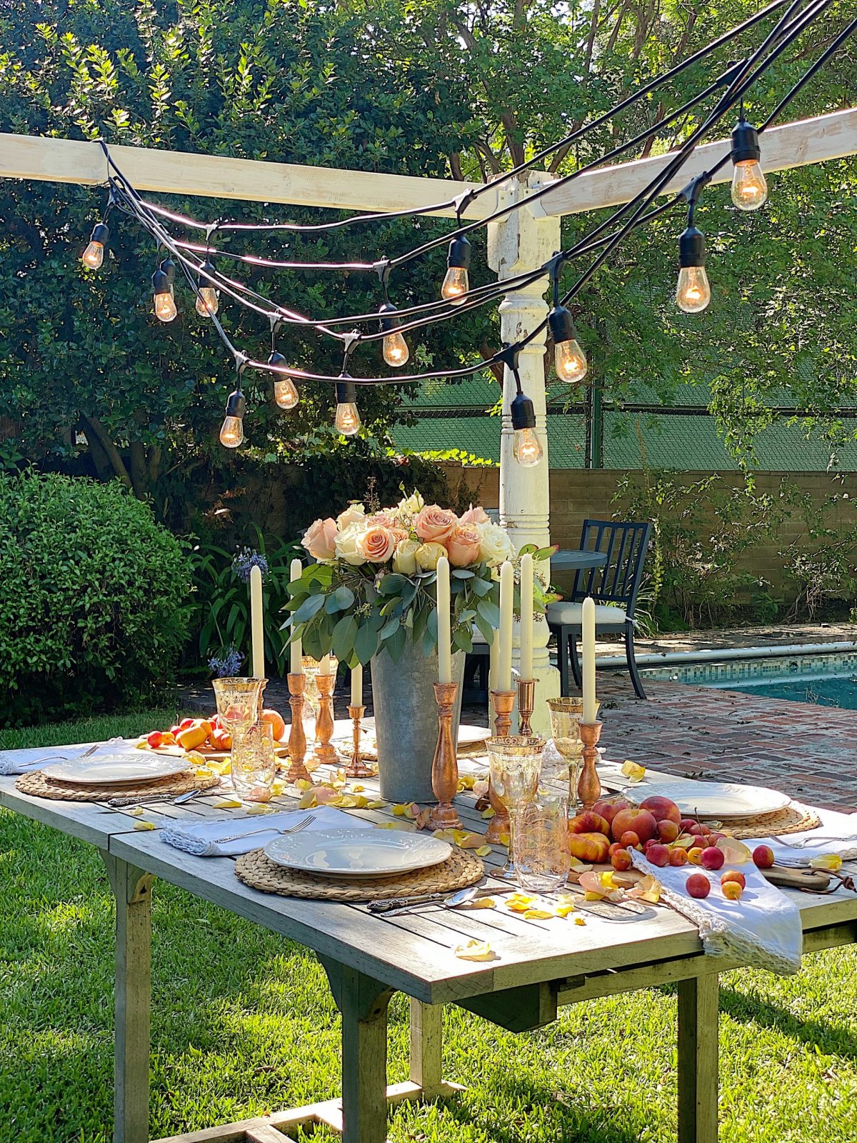 Summer-Fun-Outdoor-Party-Setting-the-Table-scaled
