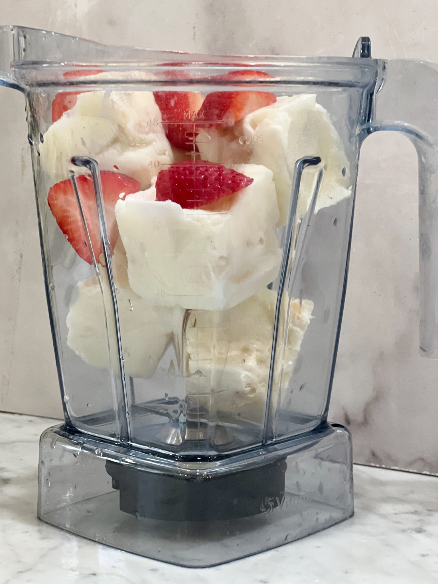 Freezing Yogurt in an Ice Cube Tray for Smoothies