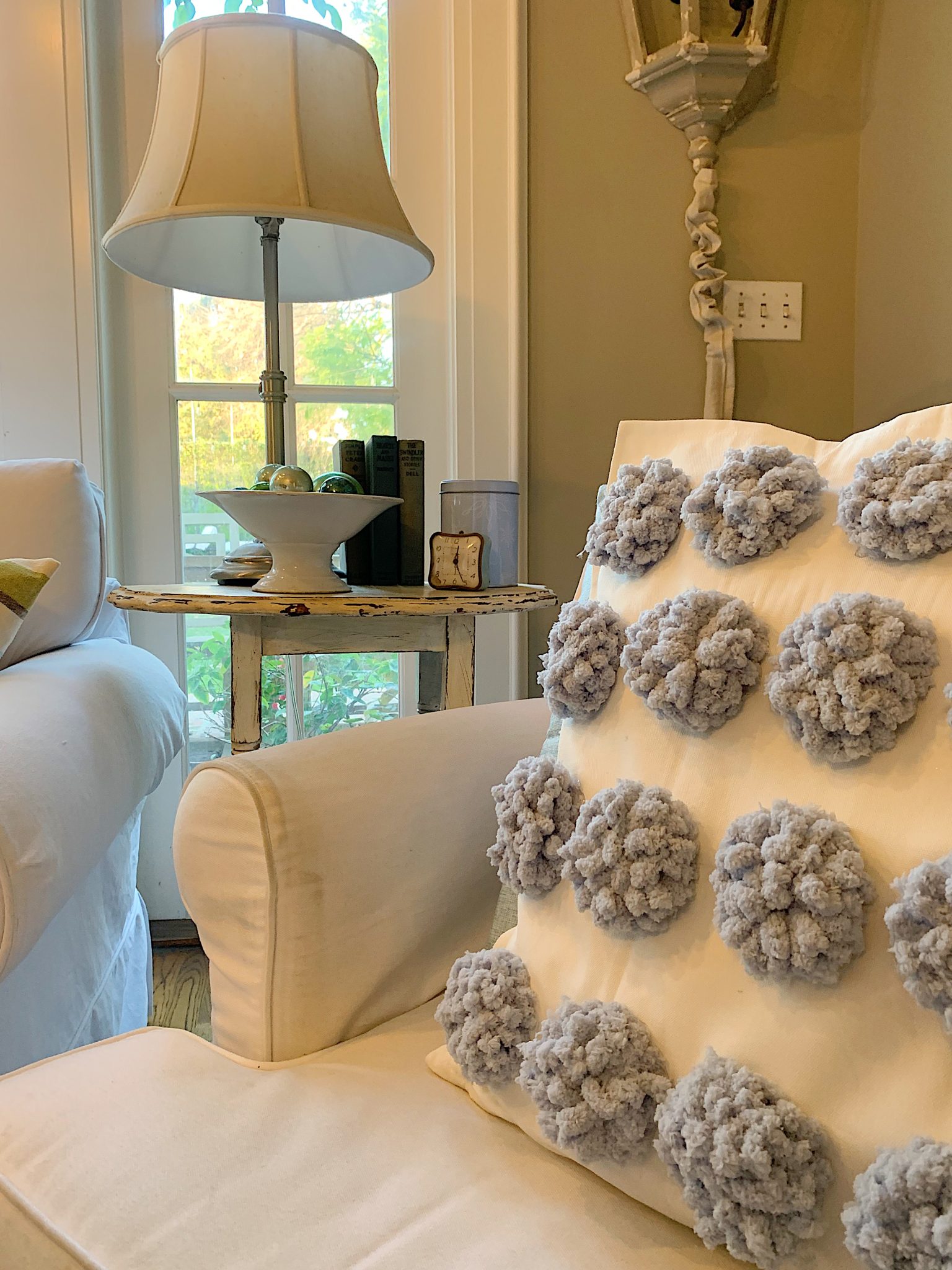 How to Make a Pom Pom Pillow