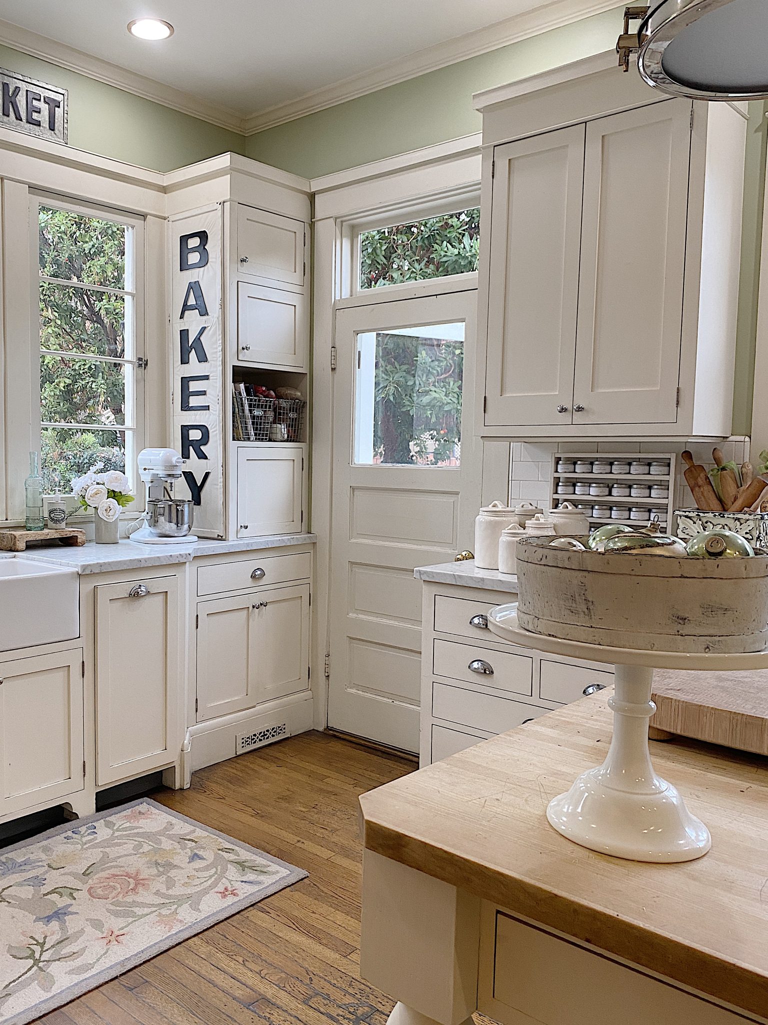 Let's Organize a Kitchen
