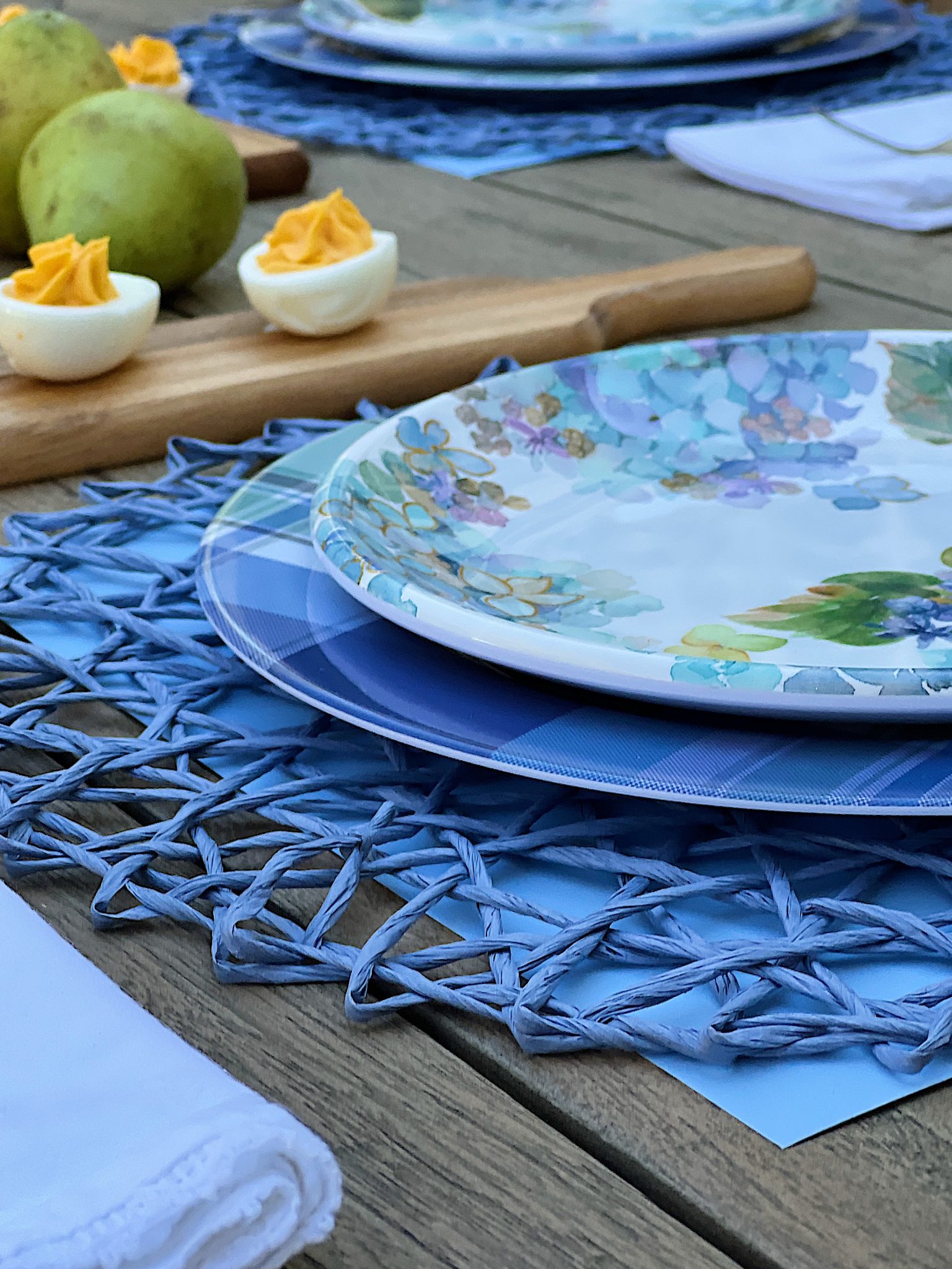 Decorating with a New Spring Color Palette Outdoors