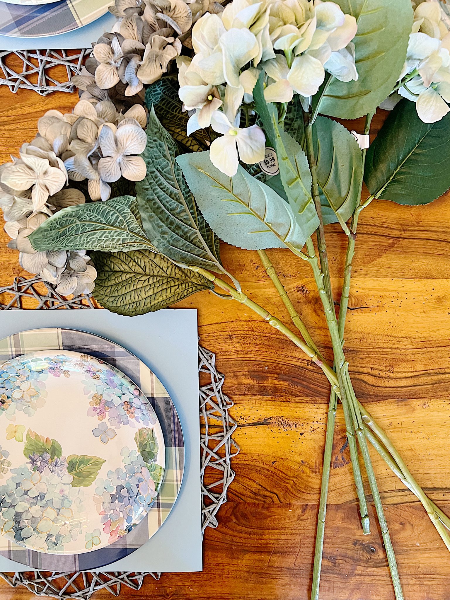 How to Arrange a Faux Centerpiece