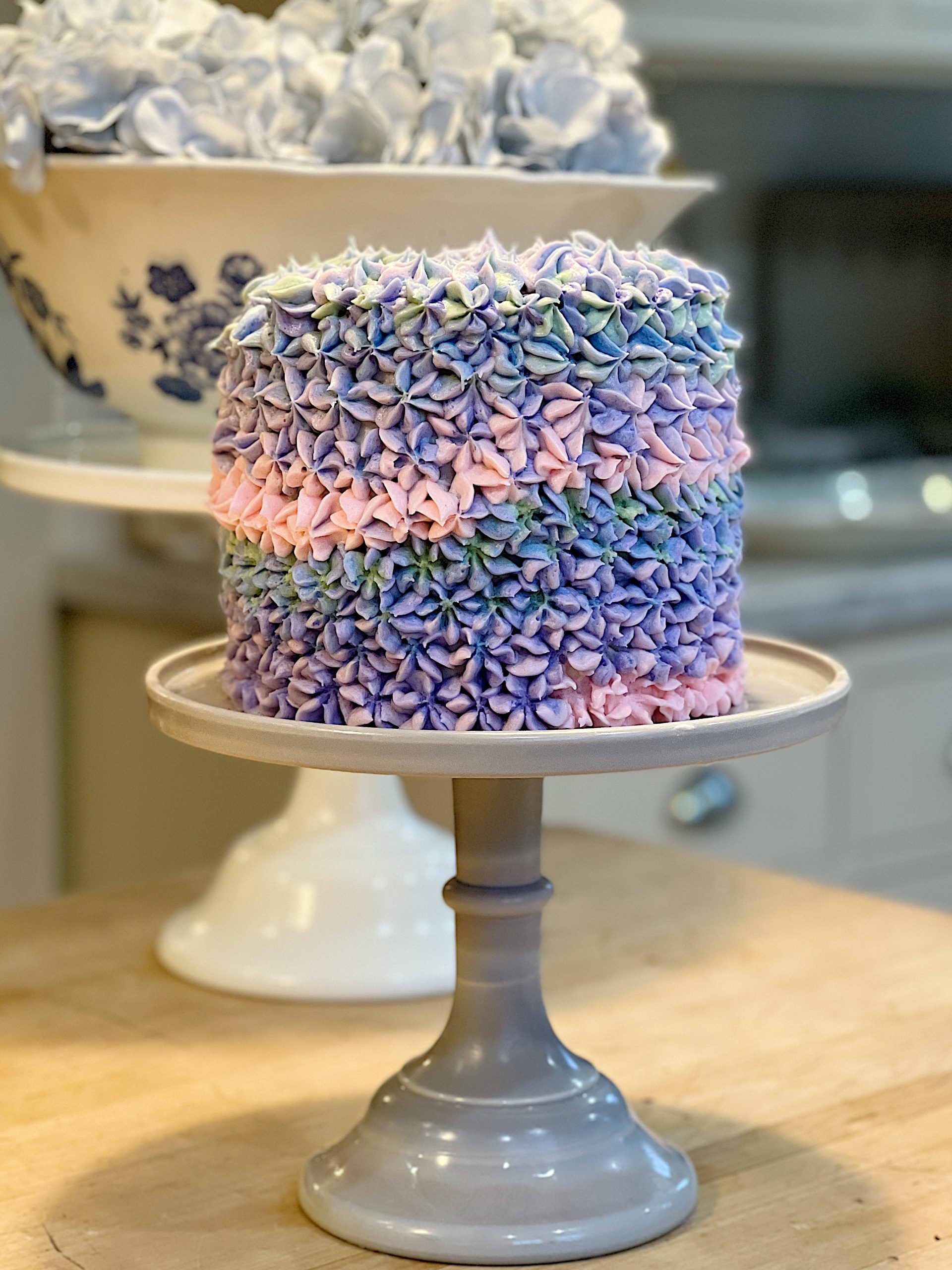 How to Make a Hydrangea Flower Cake*