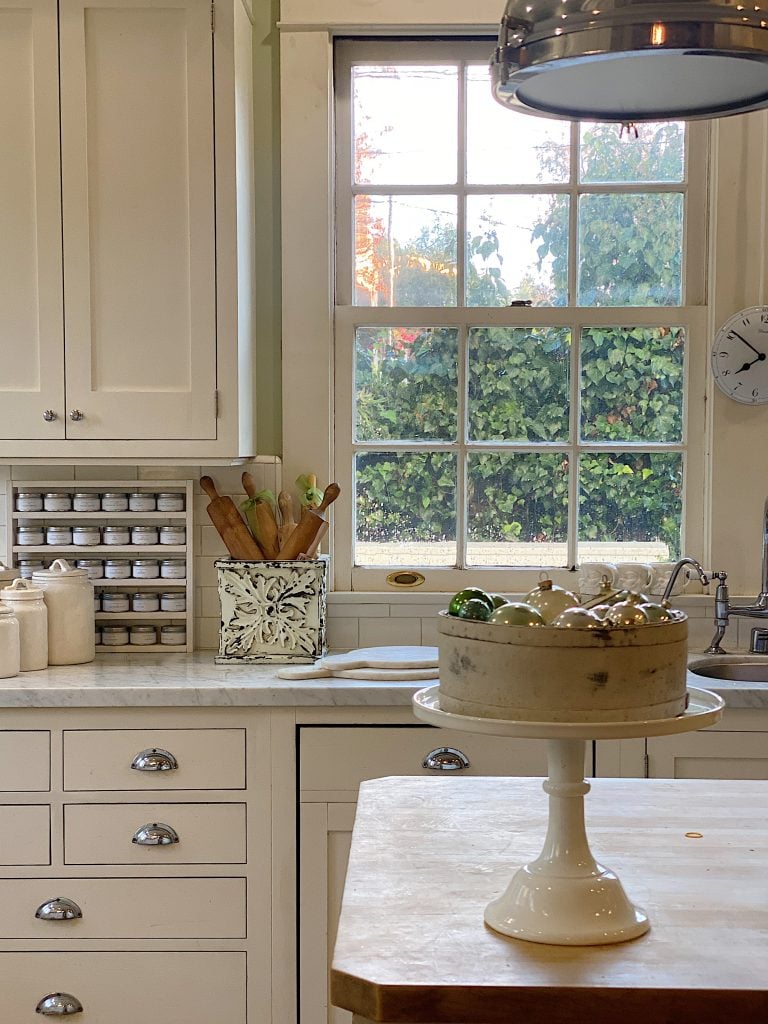Are White Traditional Kitchens Out of Style?