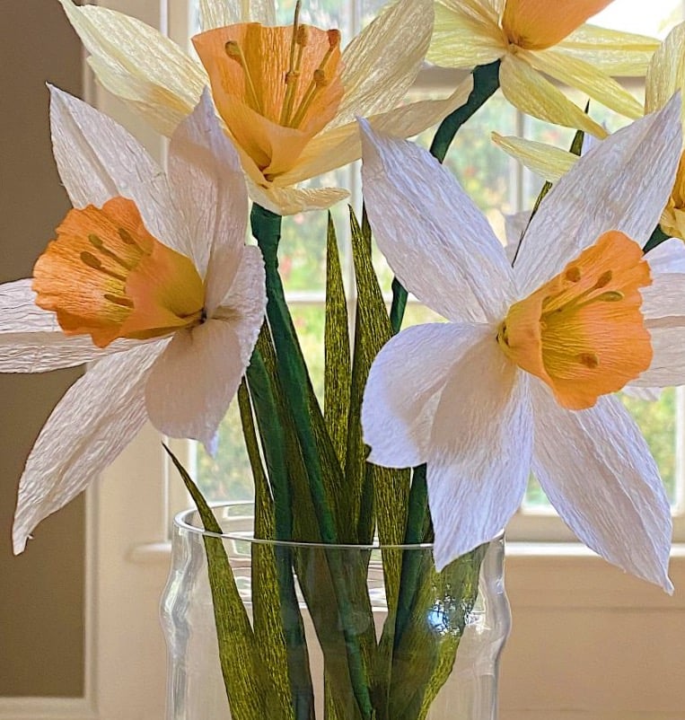 How to Make an Easy Paper Daffodil Bouquet