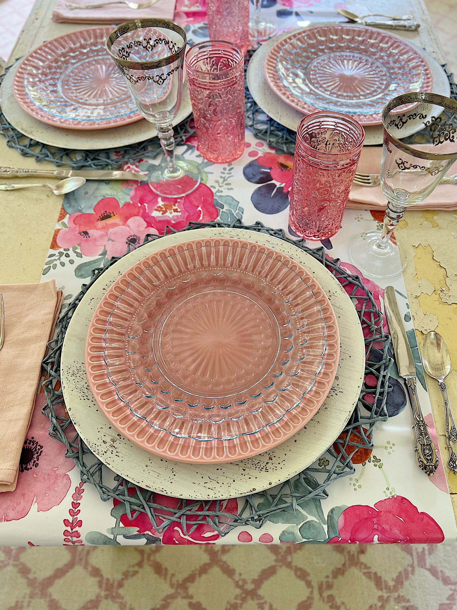 Easy Spring Wallpaper Table Runner
