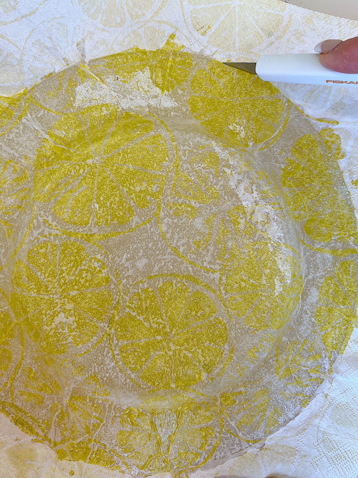 How to Make Lemon Plates with a Lemon Slice Napkin
