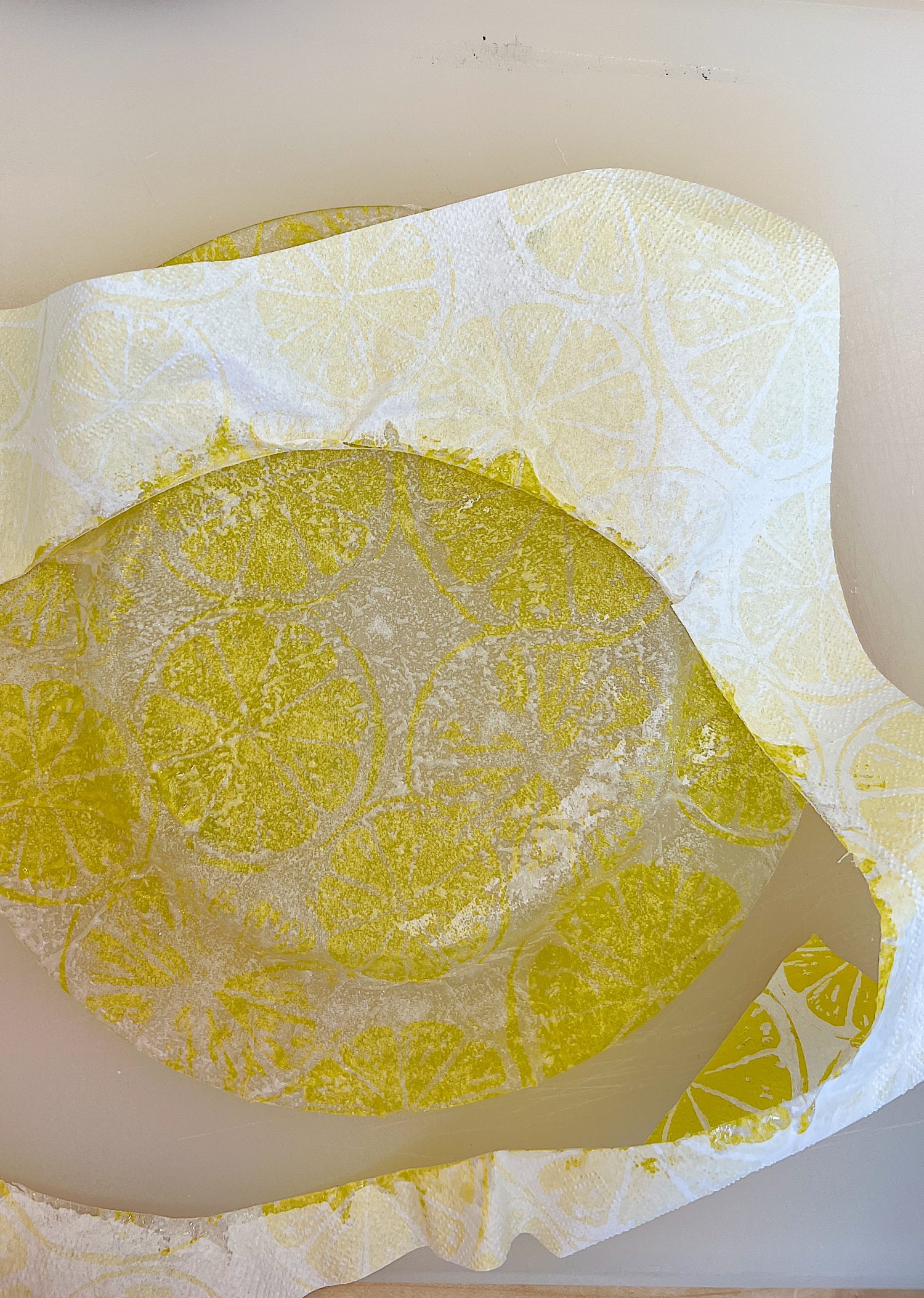 How to Make Lemon Plates with a Lemon Slice Napkin