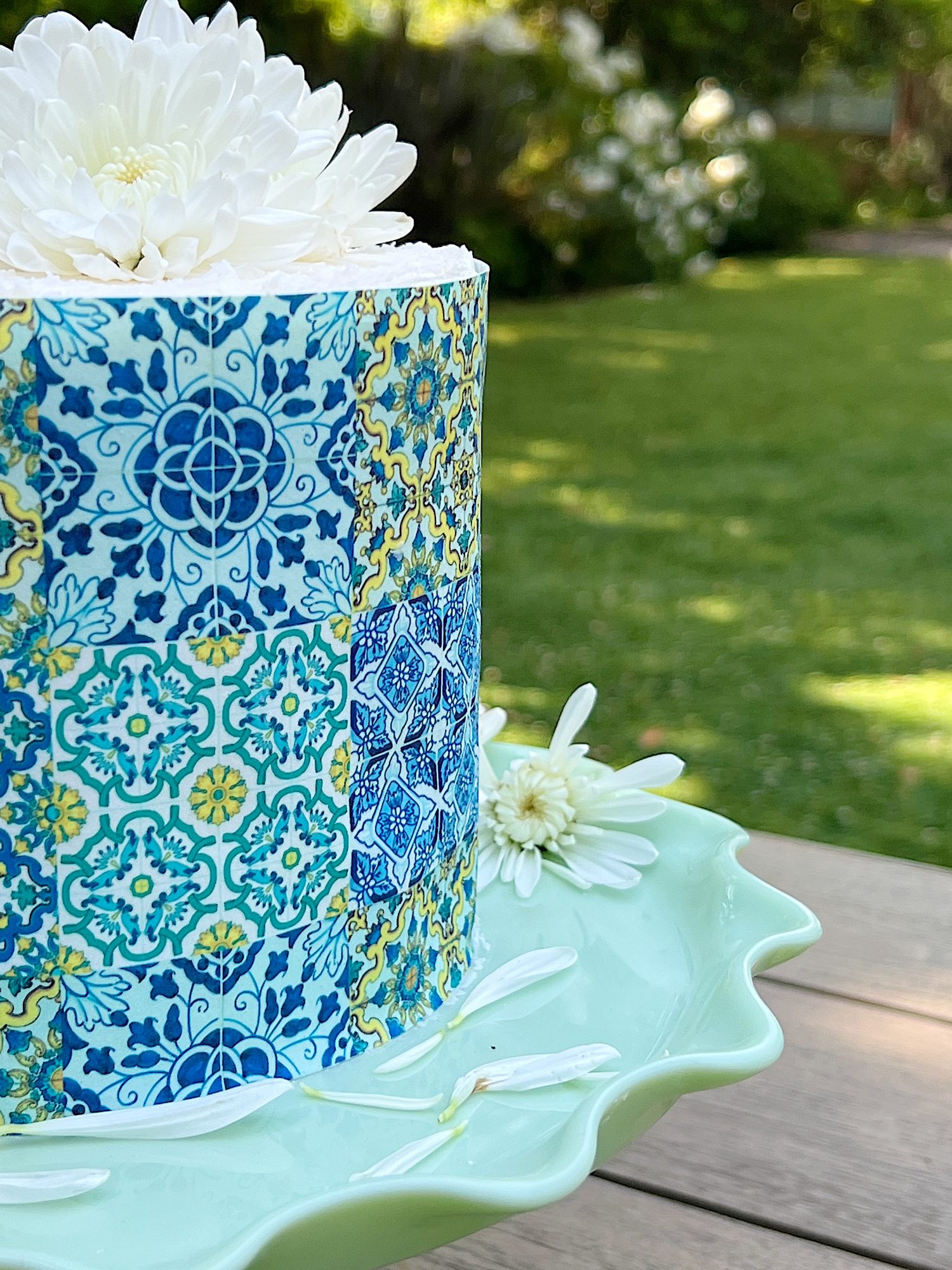 How to Frost a Cake with Edible Paper Pastry Sheets