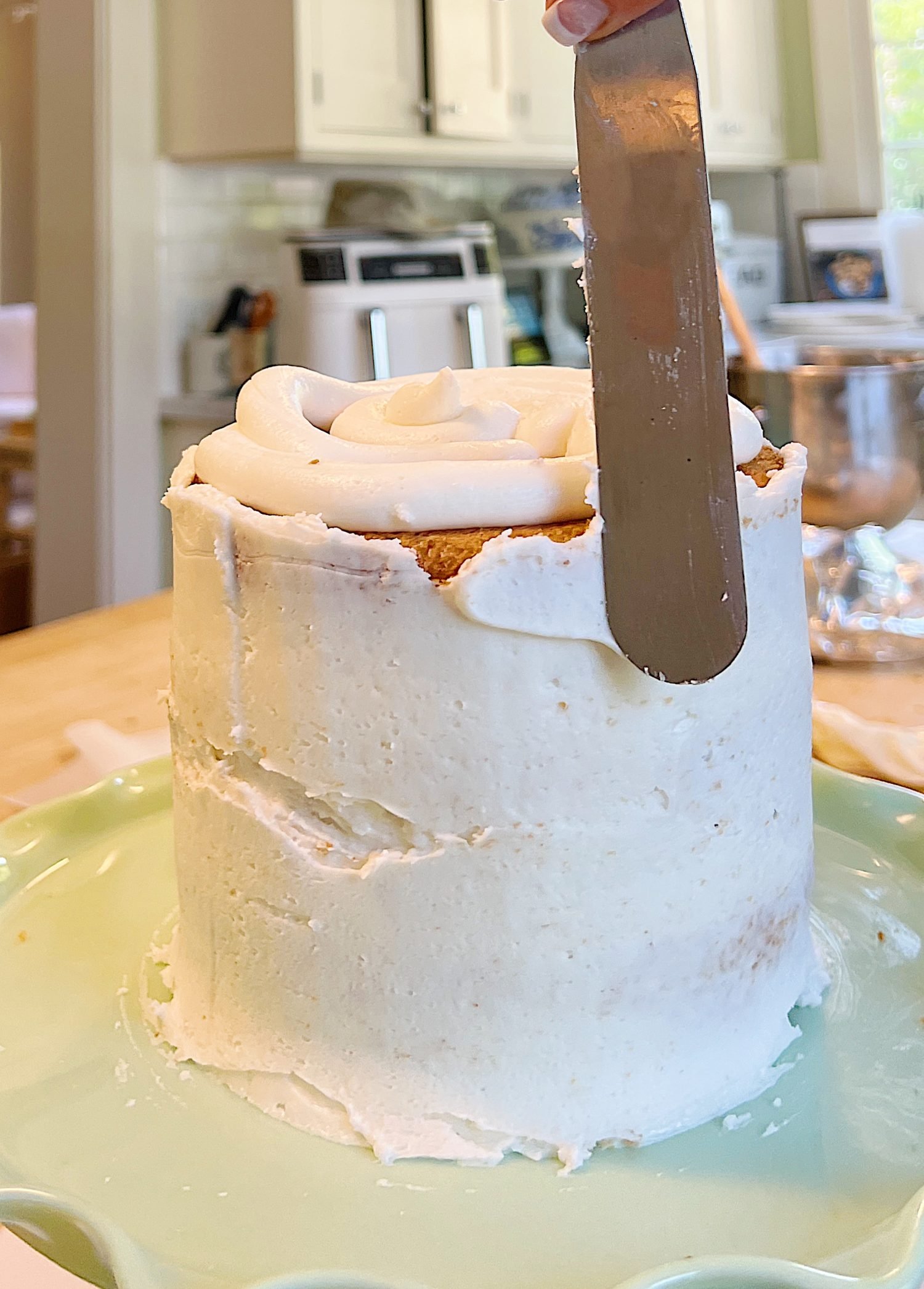 How to Frost a Cake with Edible Paper Pastry Sheets