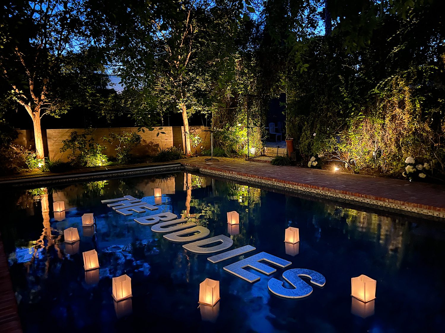 How to Plan a Wedding Backyard Party