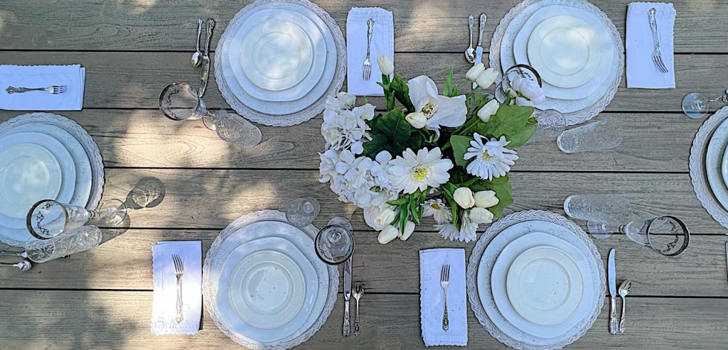 Simple Ways to Add Color to a Simple White Tablescape