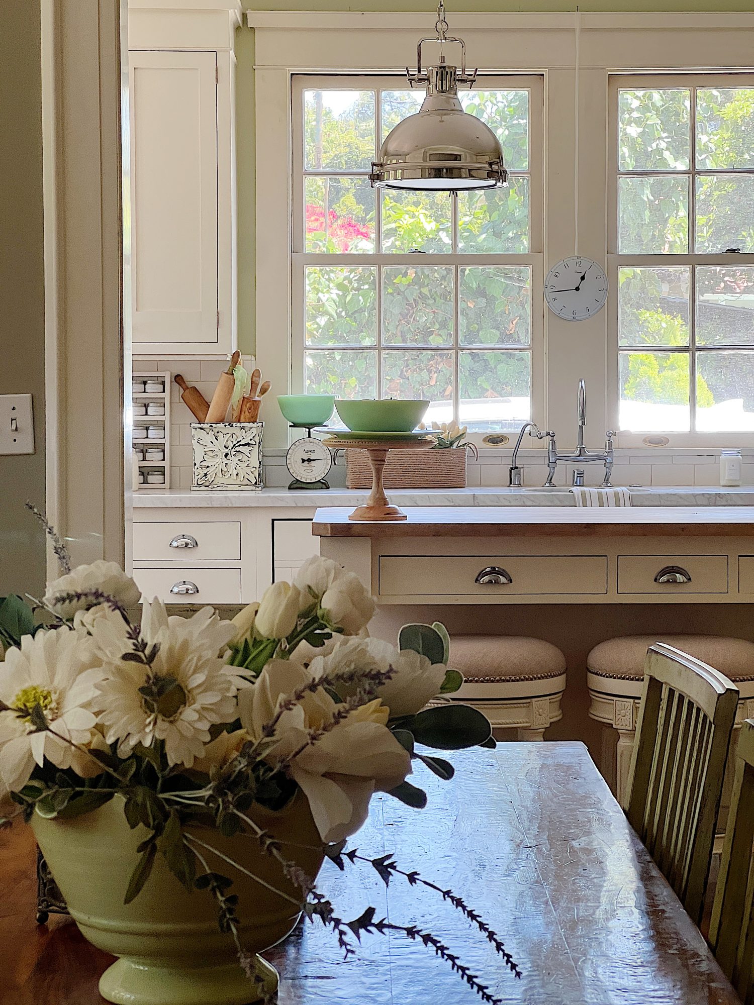 Summer Decor Ideas for the Family Room - MY 100 YEAR OLD HOME