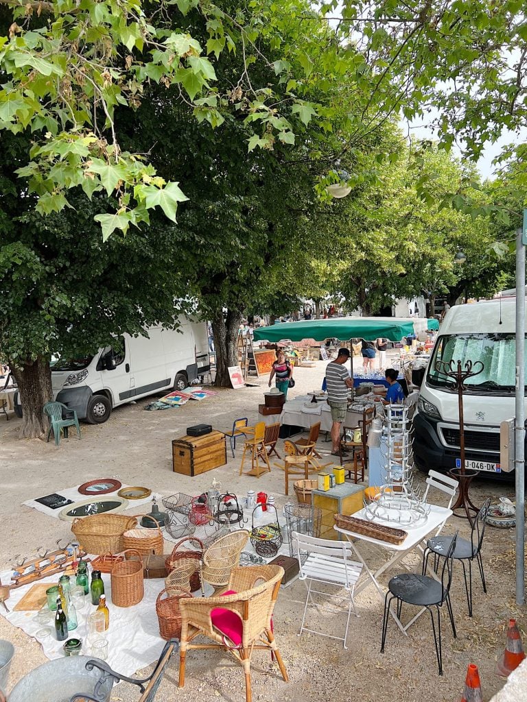 Brocante Shopping in Provence