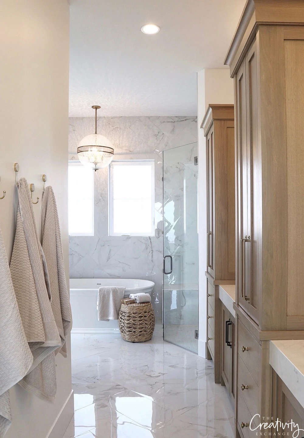 Modern Farmhouse Decor Primary Bath