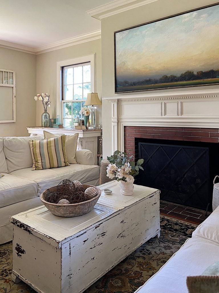 Tips to Decorate a White Living Room for Summer 1