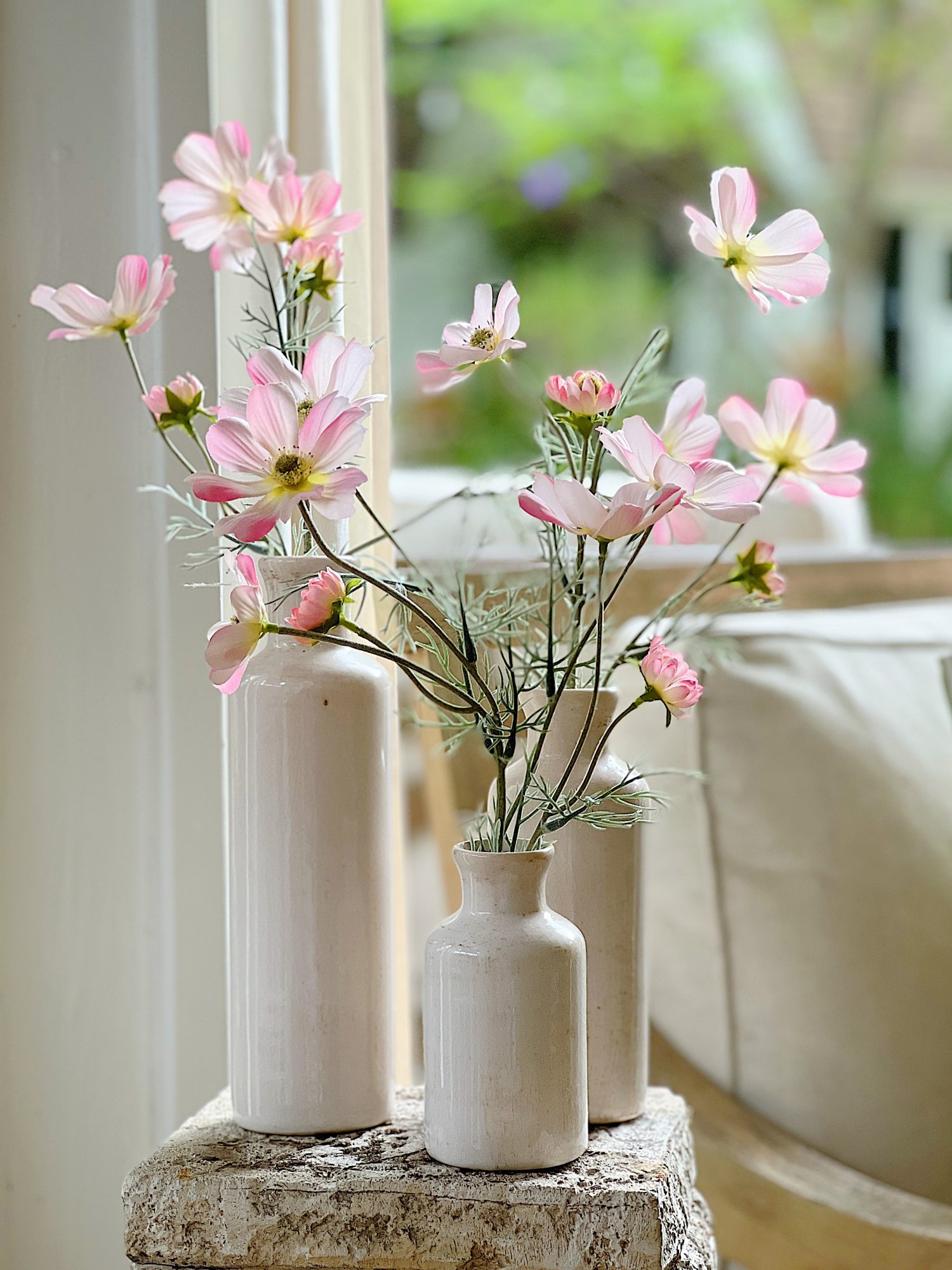 How to Arrange Faux Flowers in a Vase