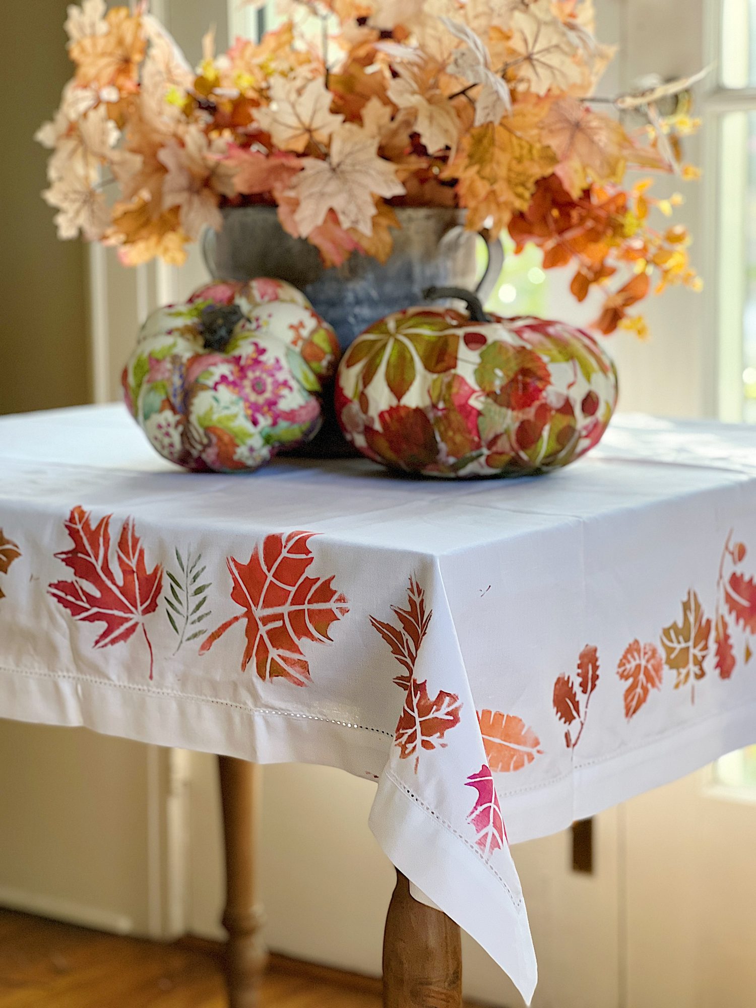 An Easy and Gorgeous Fall Tablecloth