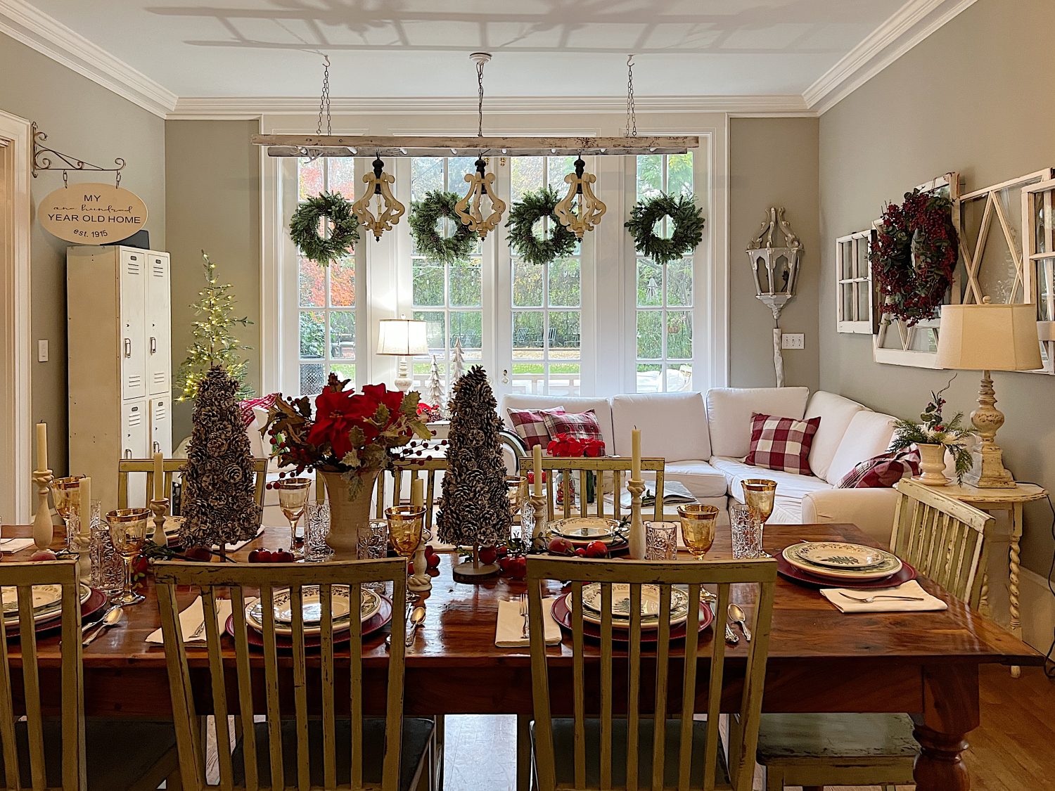 Farmhouse Christmas Decor In The Family Room - MY 100 YEAR OLD HOME