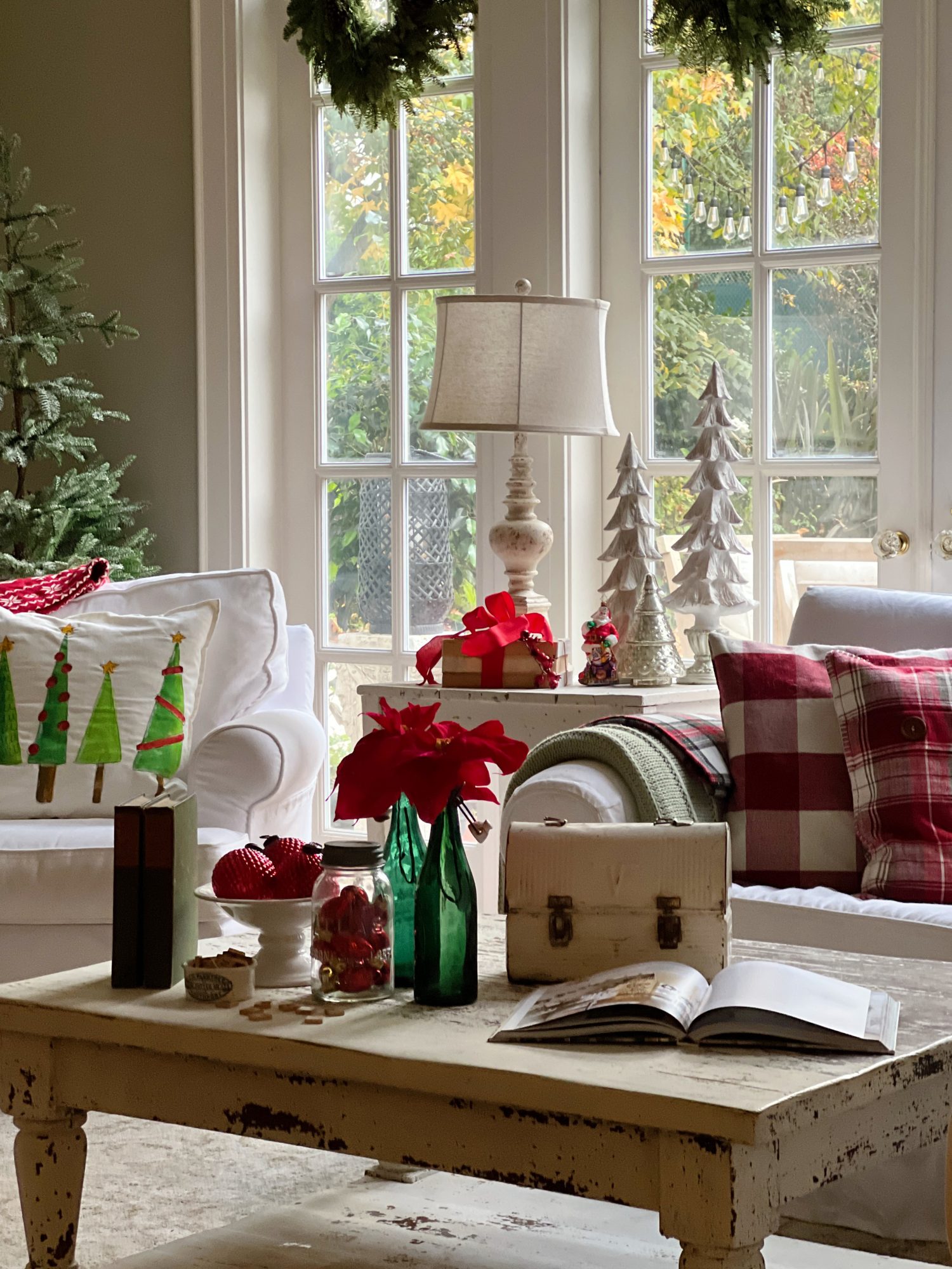 Farmhouse Christmas Decor in the Family Room