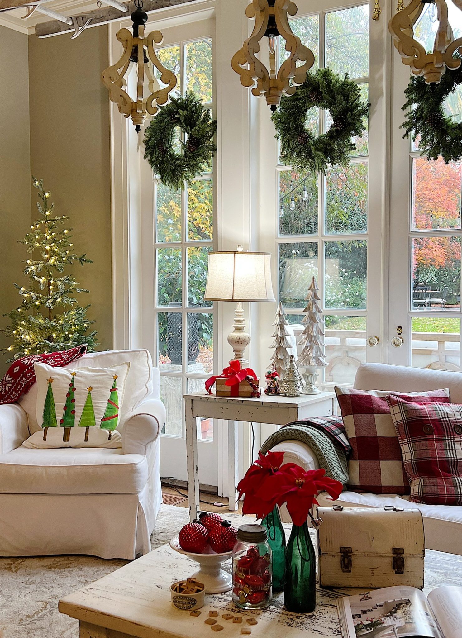 Farmhouse Christmas Decor in the Family Room - MY 100 YEAR OLD HOME