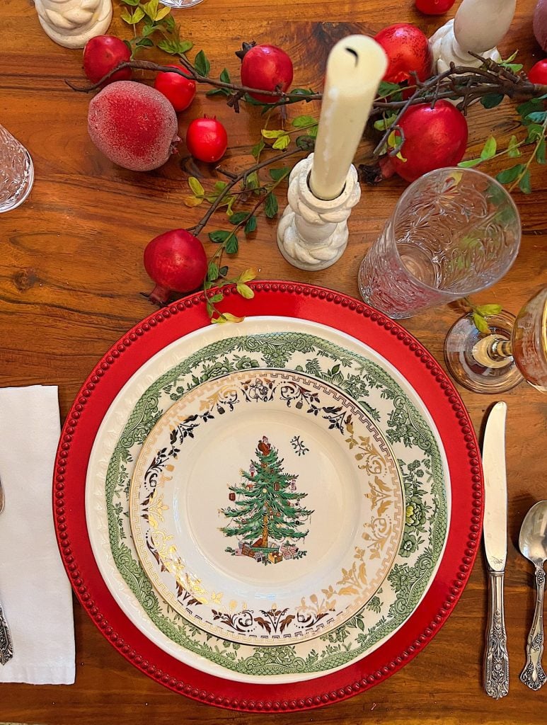 Farmhouse Christmas Decor in the Family Room - MY 100 YEAR OLD HOME