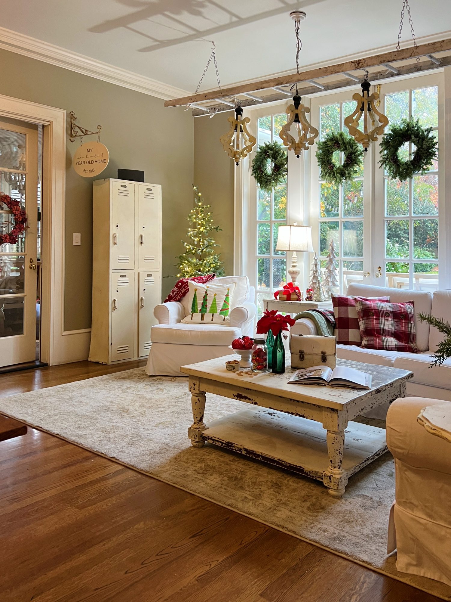 Farmhouse Christmas Decor in the Family Room