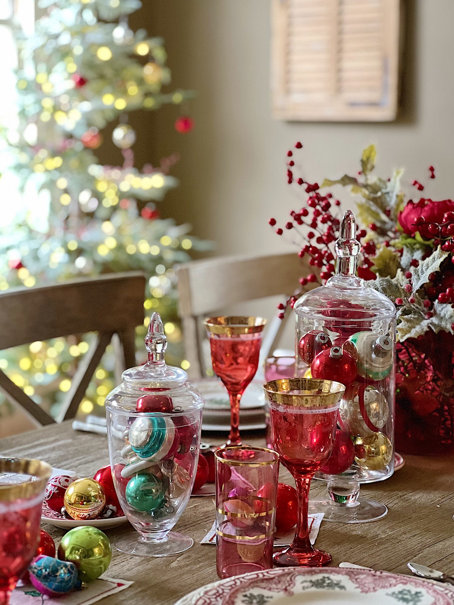 A Colorful Christmas Dining Room