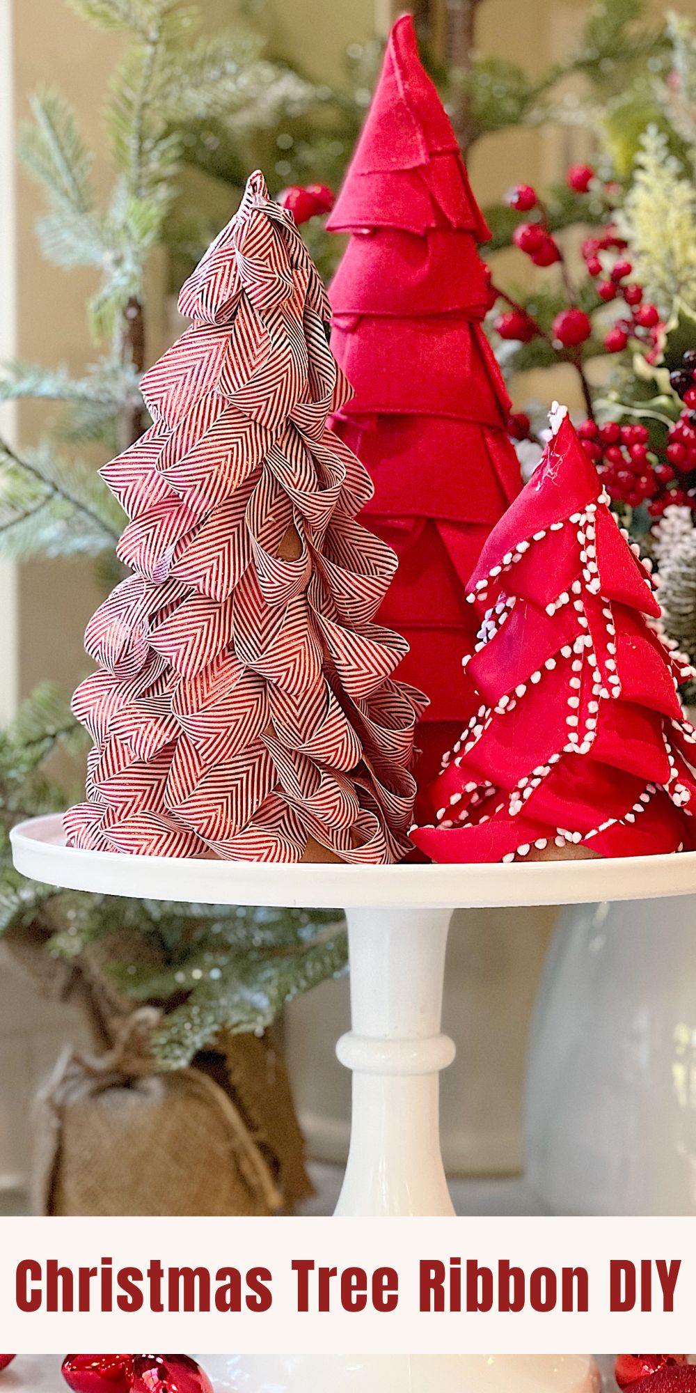 I love making small trees for Christmas and gave a try with some ribbon. I think you are going to love making this Christmas tree ribbon DIY.