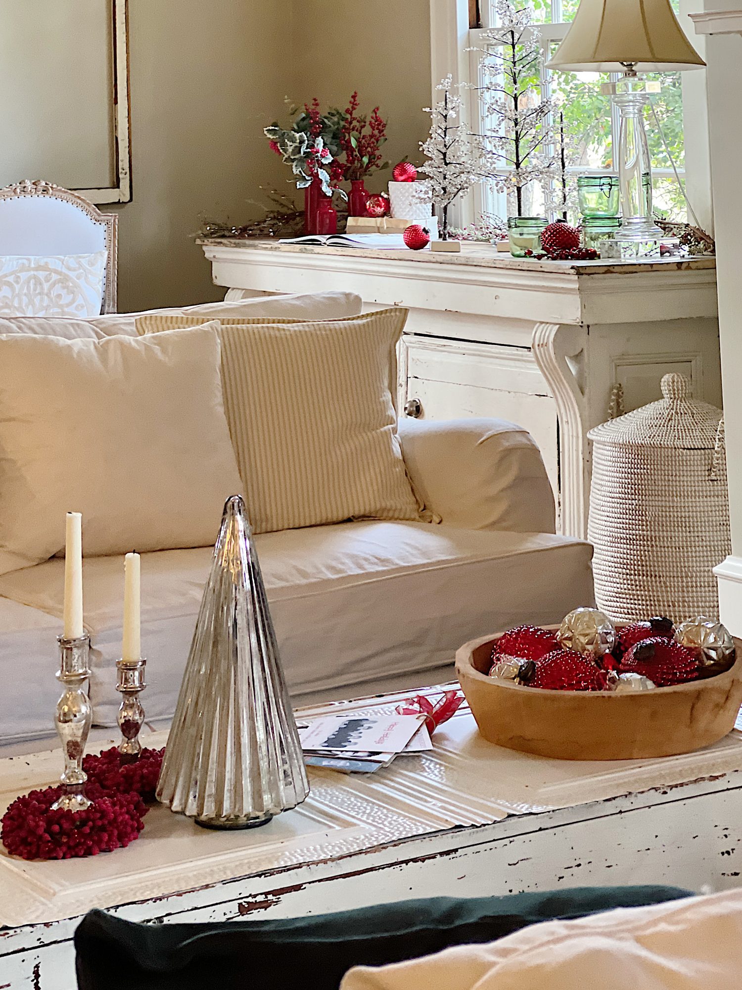 Living Room Farmhouse Christmas Decor